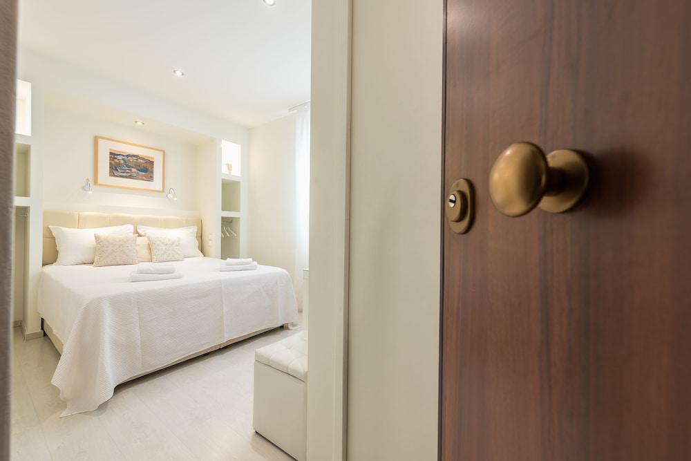 Dema Luxury Suites - Perikleous E1 Athena Bagian luar foto