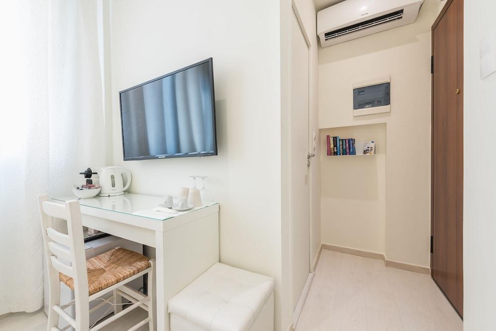 Dema Luxury Suites - Perikleous E1 Athena Bagian luar foto
