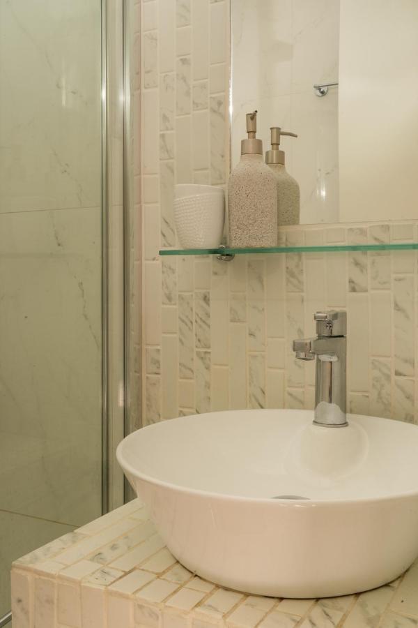 Dema Luxury Suites - Perikleous E1 Athena Bagian luar foto